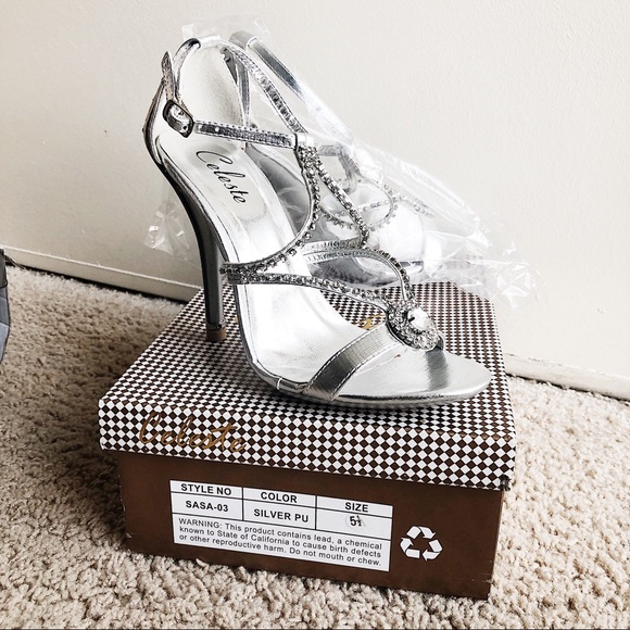 Silver Heels 👠 - Picture 2 of 4